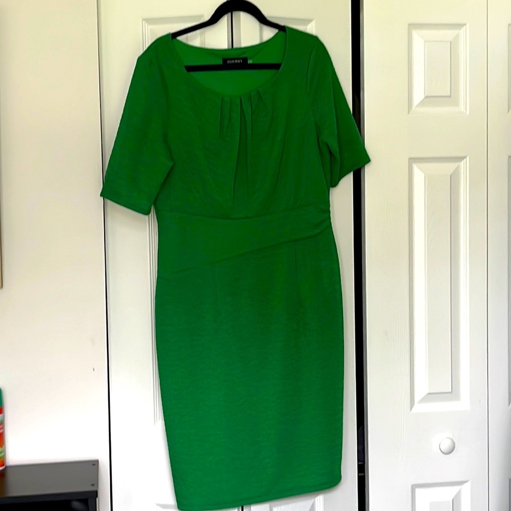 Green midi dress short sleeves Nwt never used